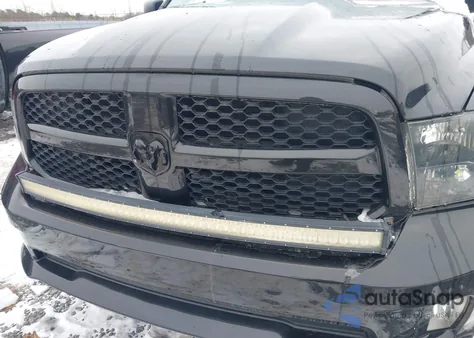 2019 Ram 1500 Classic Express 4X4 6'4 Box из США, поврежденный, VIN 1C6RR7FG1KS533337